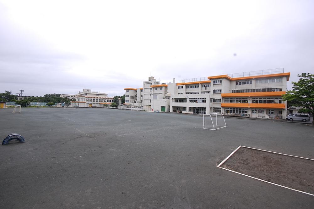 Primary school. Hamura 738m to stand Musashino elementary school
