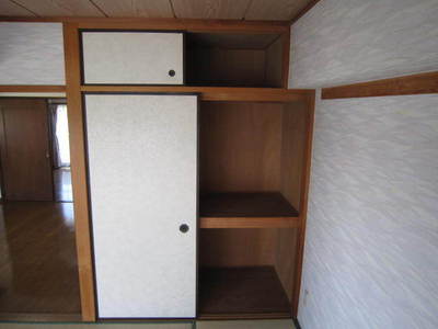 Receipt.  ☆ Upper closet with storage ☆ 
