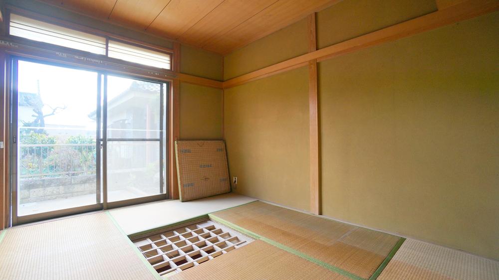 Other introspection. Japanese style room