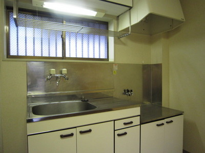 Kitchen.  ☆ There are two-burner gas stove installation permitted Window ☆