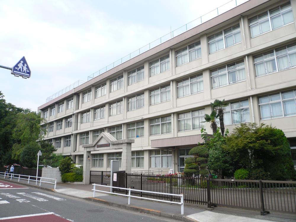 Primary school. Hamura Ozakudai to elementary school 650m