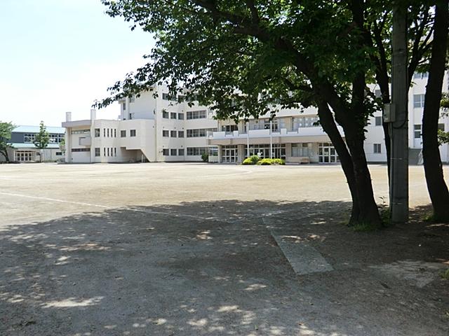 Primary school. Shimpo to elementary school 100m