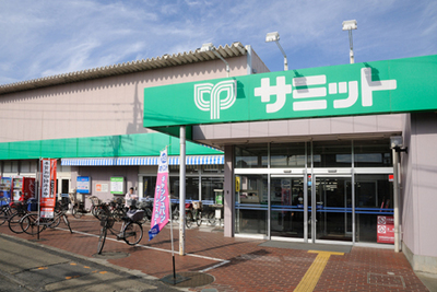 Supermarket. 352m to Summit (super)