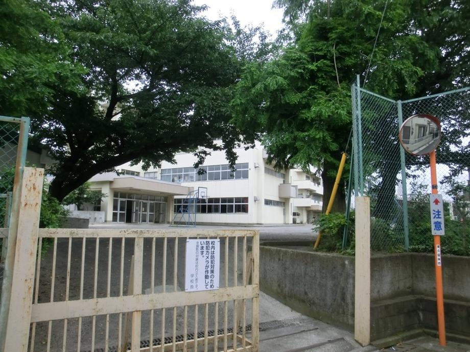 Primary school. 324m to Higashikurume Tatsugami treasure elementary school