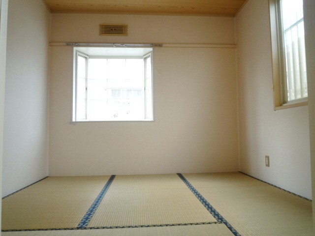 Living and room. Japanese-style room to settle