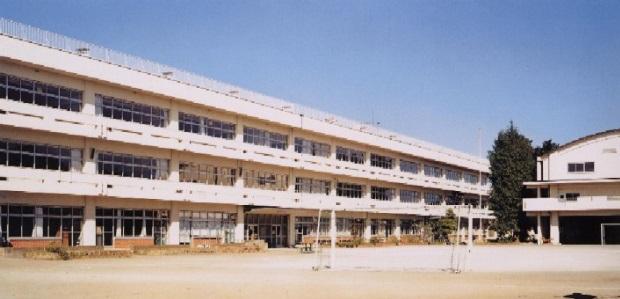 Primary school. Higashi Kurume Municipal fifth to elementary school 611m