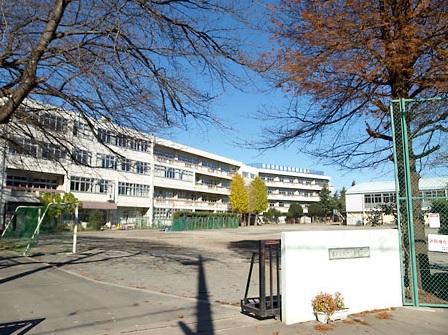 Junior high school. Higashi Kurume City Minami until junior high school 888m