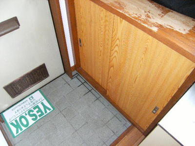Entrance. Cupboard