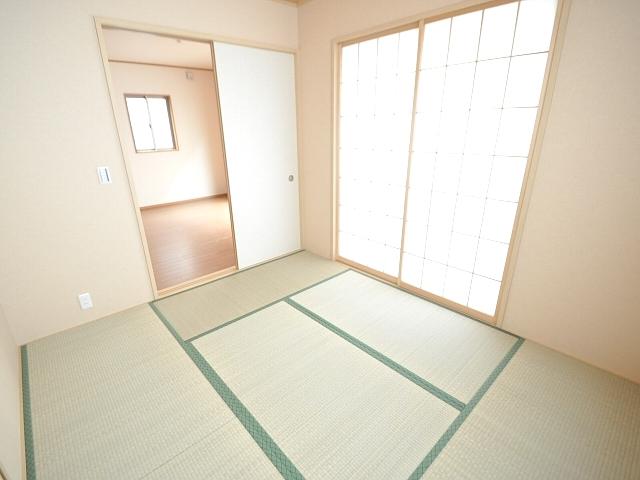 Non-living room. 5 Building Japanese-style room