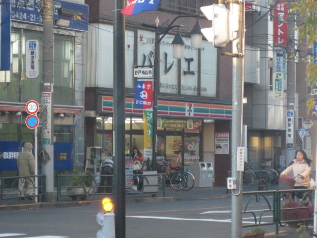 Convenience store. 530m to Seven-Eleven (convenience store)