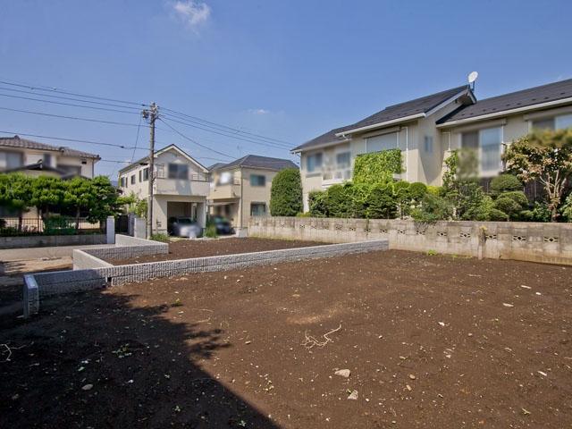 Local appearance photo. A Building (back) When the vacant lot