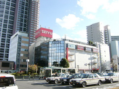 Supermarket. Seiyu to (super) 900m