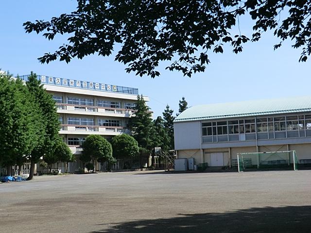Junior high school. Higashi Kurume City Minami until junior high school 720m