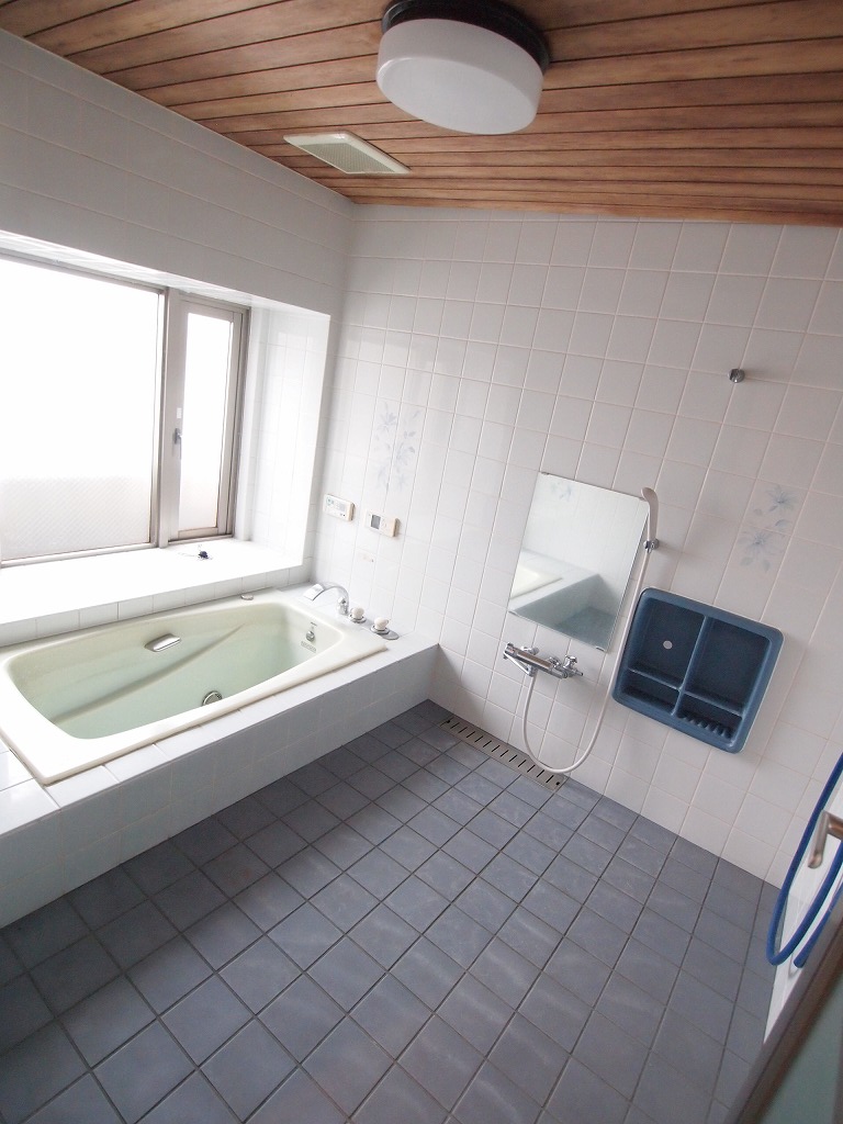 Bath. Large bathroom ☆