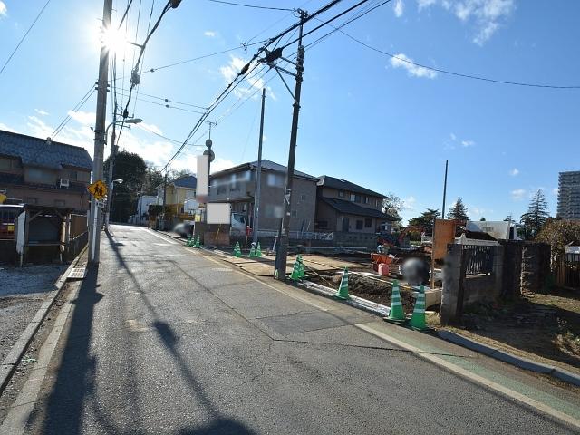 Local photos, including front road. Higashikurume Saiwaicho 4-chome east contact road situation