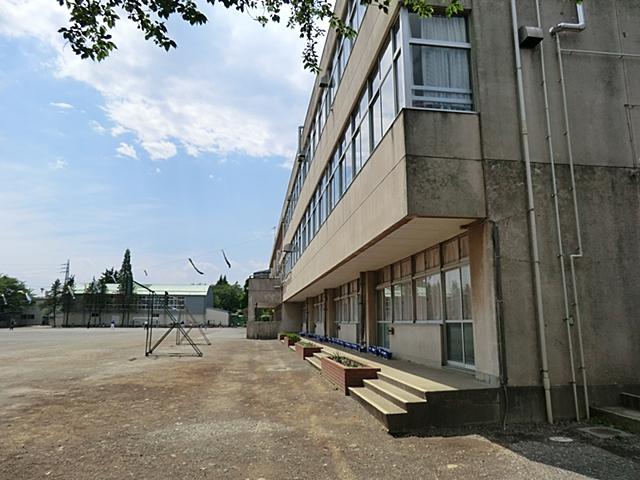 Primary school. Higashikurume stand up to the second elementary school 671m