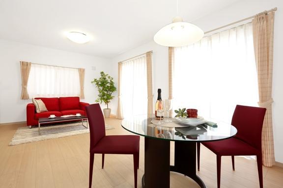 Living. Limited Building 1, Furnished sale. It might help to new life sofa and dining set, It is sold to put up such bets. (9 Building H25.6_Tsukisatsuei)