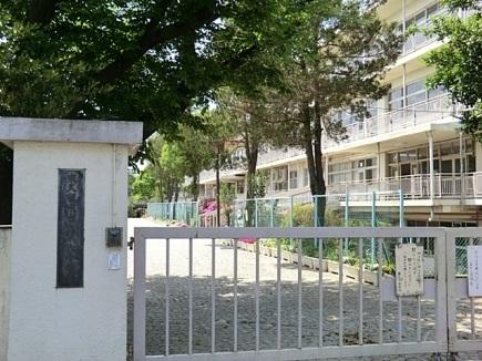 Primary school. Higashi Kurume Municipal sixth to elementary school 1144m