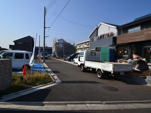 Local photos, including front road. Higashikurume Minamisawa 3-chome, contact road situation