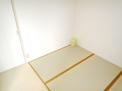 Living and room. Japanese-style room to settle