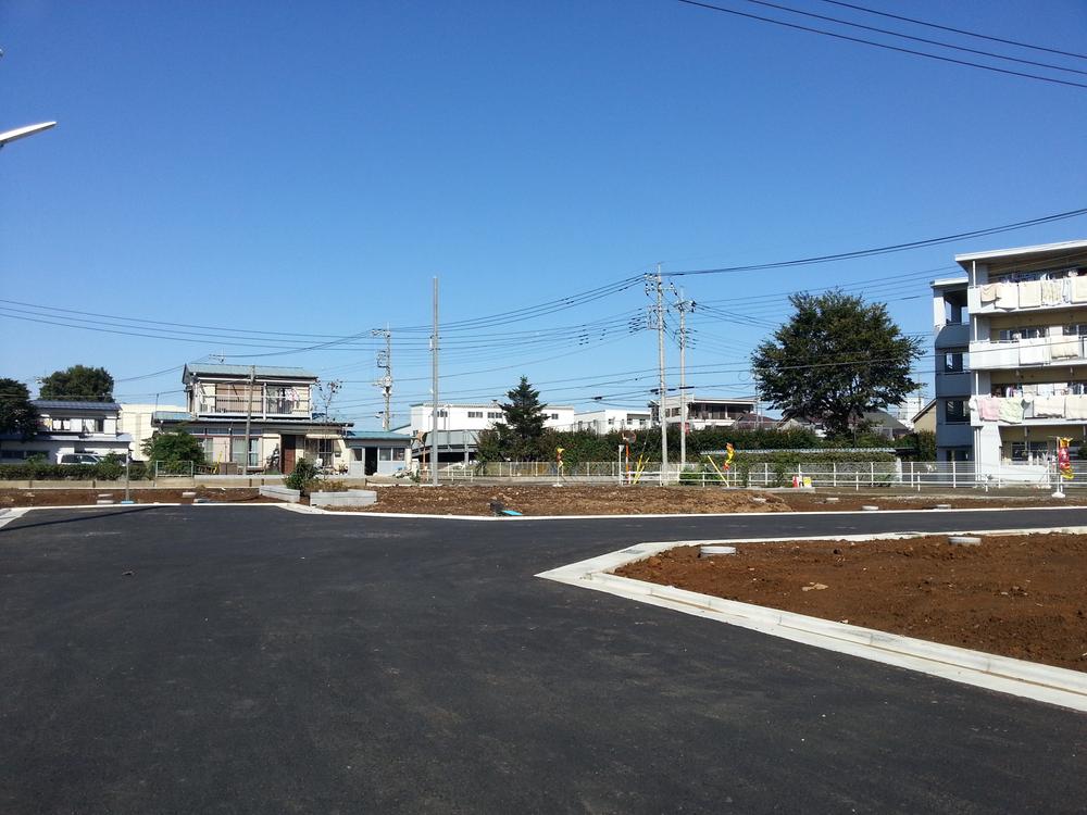 Local photos, including front road. Local (10 May 2013) Shooting New road of spacious 5m