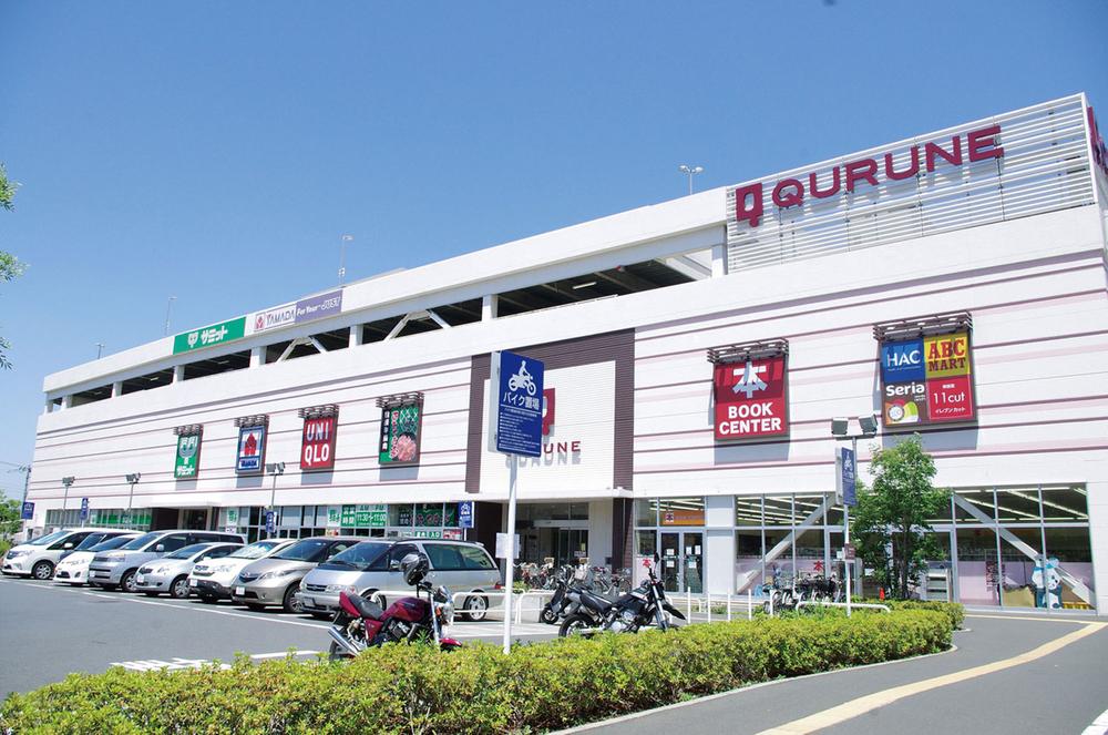 Shopping centre. Supermarkets and shops, including the 370m Summit store to large shopping center Kulu Ne, It is a large shopping center with a restaurant. 