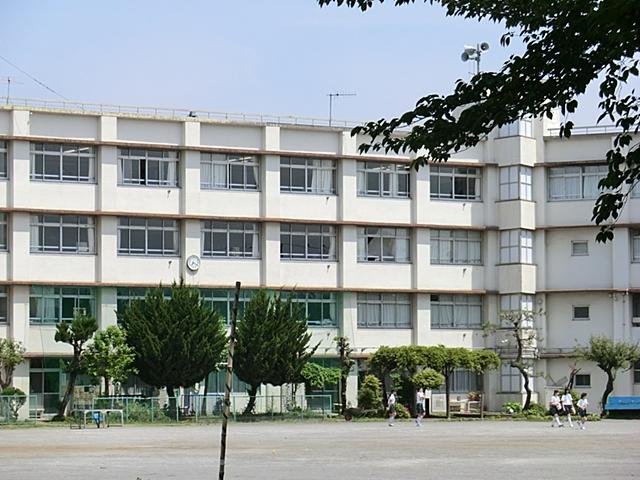 Junior high school. Higashikurume Tatsuhigashi until junior high school 780m
