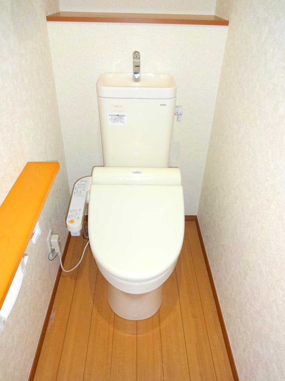 Toilet. Indoor (12 May 2013) Shooting