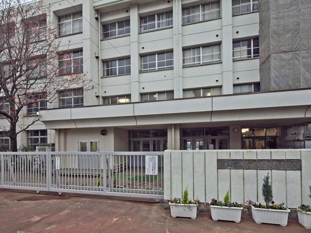 Primary school. Higashi Kurume Municipal to the first elementary school 406m