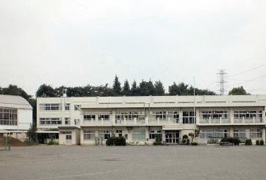 Primary school. Higashi Kurume Municipal seventh to elementary school 706m