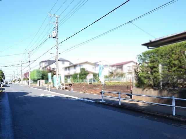Local photos, including front road. Higashikurume Takiyama 3-chome, contact road situation