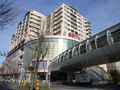 Supermarket. Seiyu to (super) 1100m