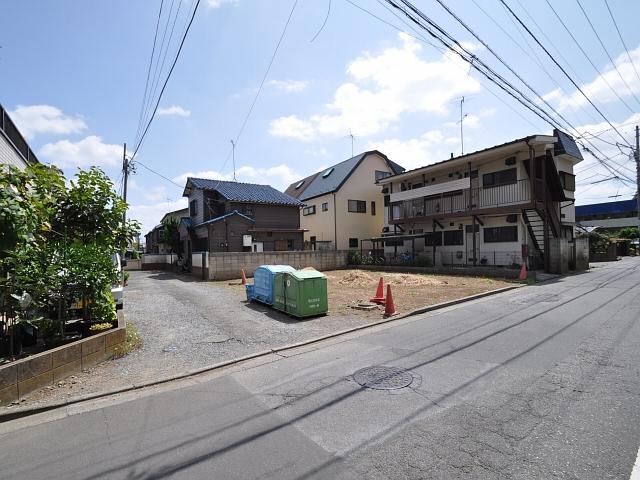 Local photos, including front road. Higashikurume having original 2-chome, contact road situation