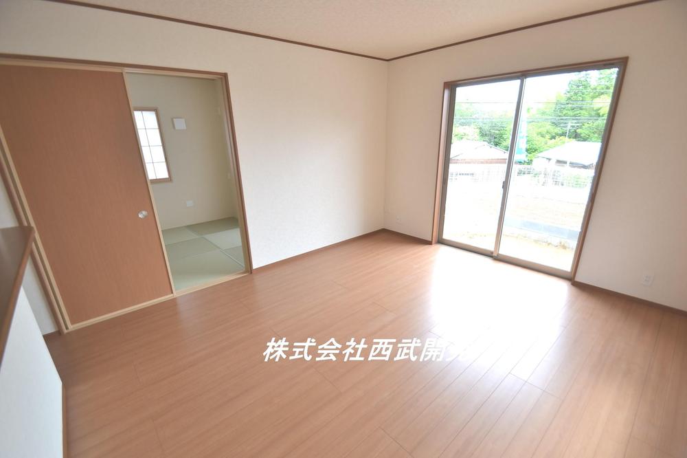 Same specifications photos (living). (1 Building) same specification
