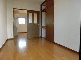 Living and room. Western-style 5 Pledge flooring