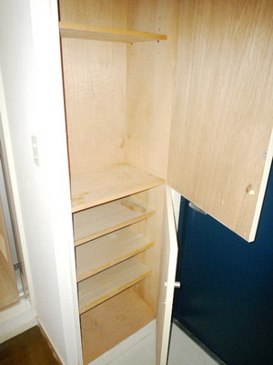 Entrance. Cupboard