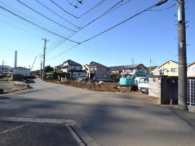 Local photos, including front road. Higashikurume Shimozato 5-chome, contact road situation 2013 / 11 / 19 shooting