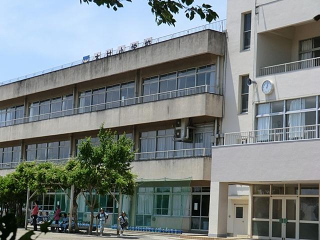 Primary school. Higashikurume Municipal Motomura to elementary school 572m