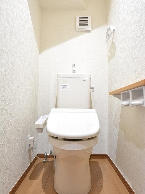Toilet. Higashi Kurume City center-cho 6-chome toilet Building 2
