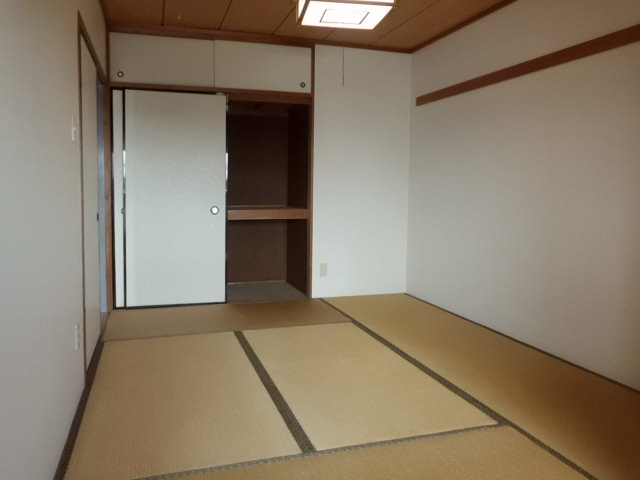 Living and room. Japanese-style room ・ You Tatamigae