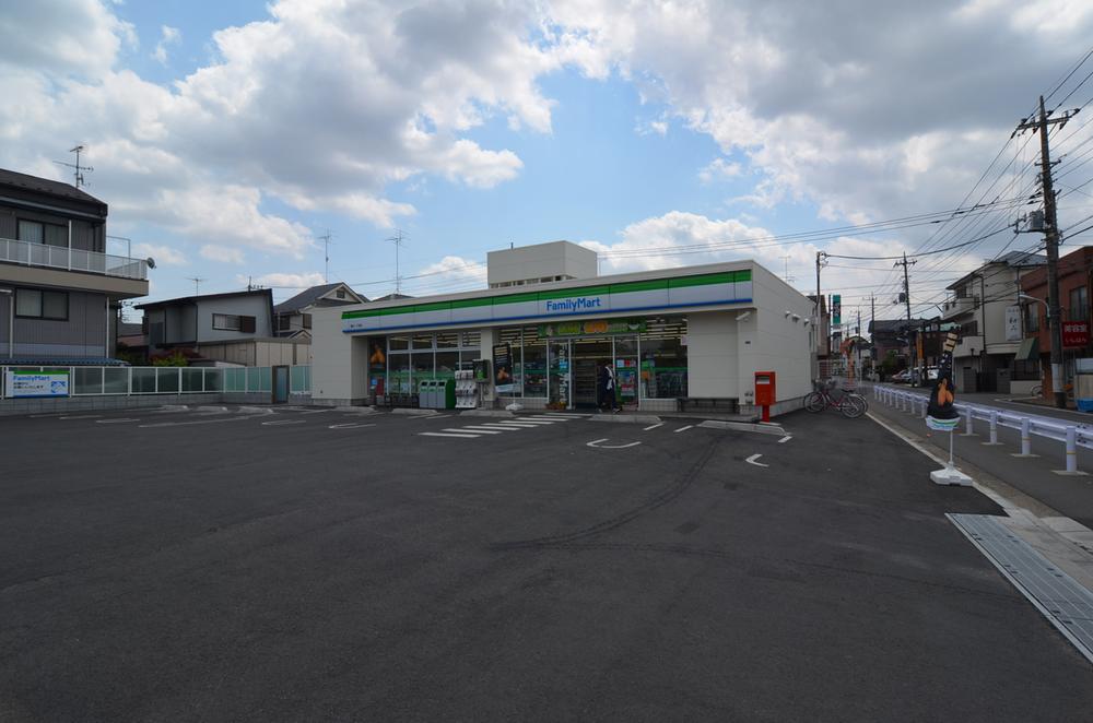 Convenience store. 10m to FamilyMart