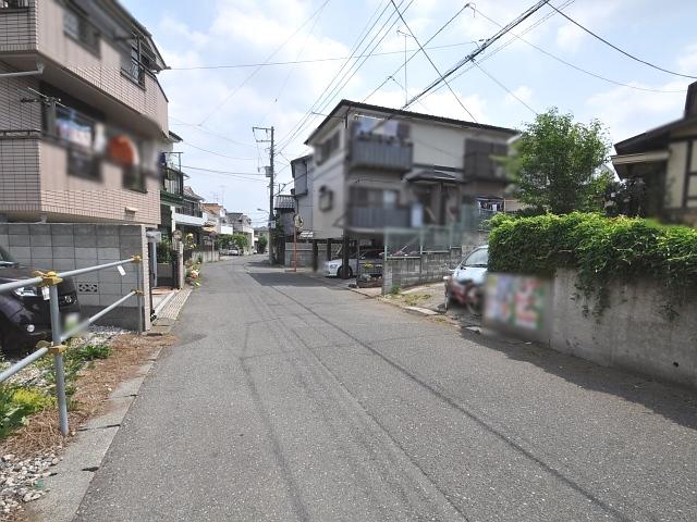 Local photos, including front road. Higashikurume Saiwaicho 4-chome contact road situation