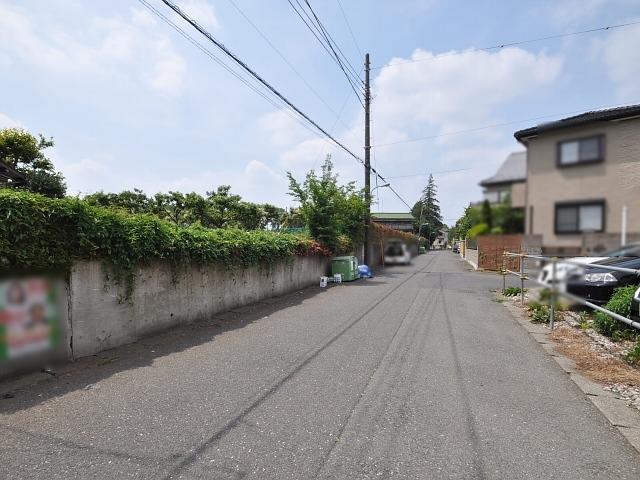 Local photos, including front road. Higashikurume Saiwaicho 4-chome contact road situation