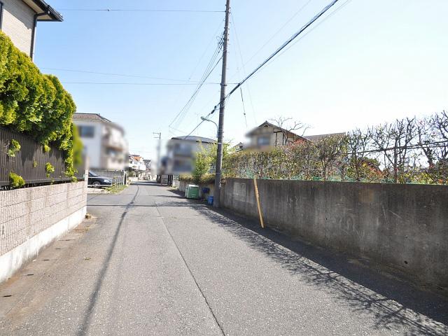 Local land photo. Higashikurume Saiwaicho 4-chome contact road situation