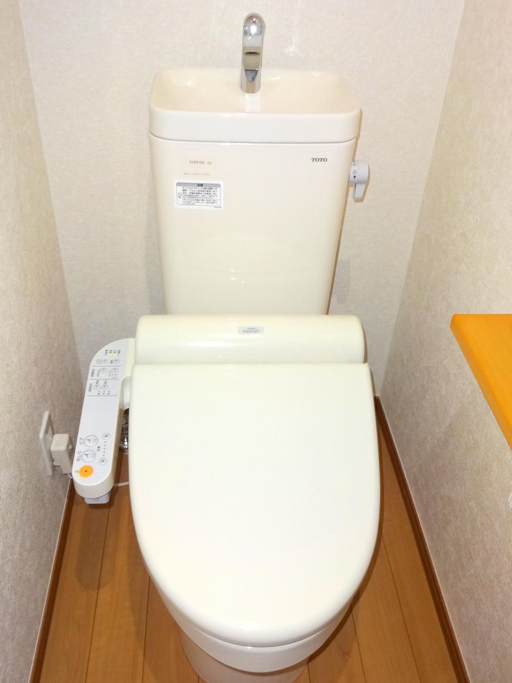 Toilet. Indoor (12 May 2013) Shooting