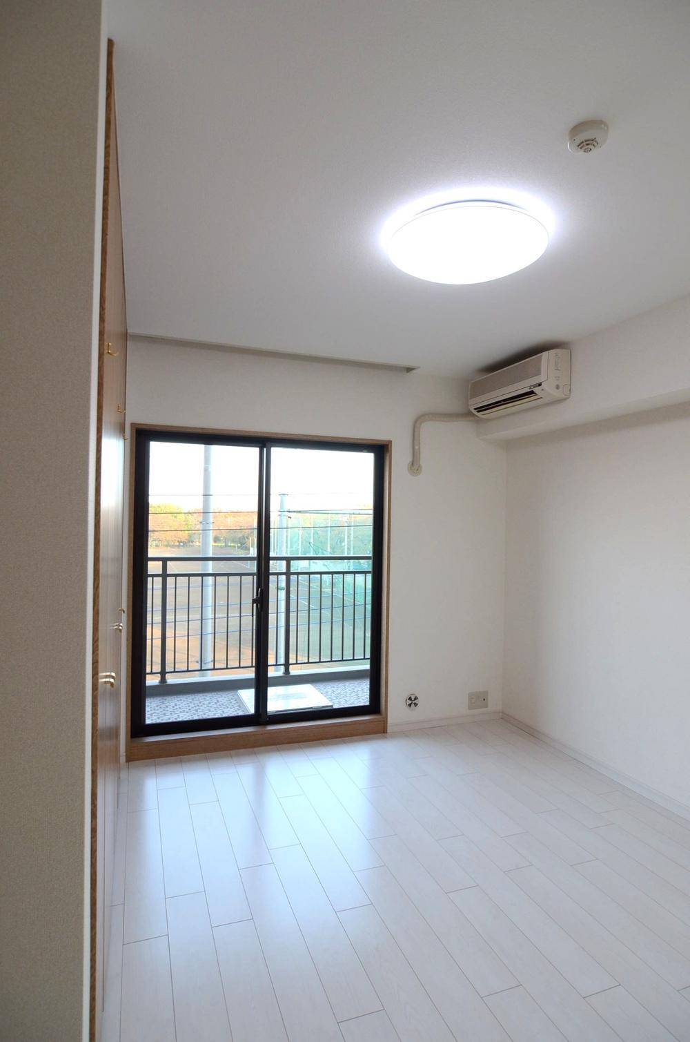 Non-living room. Indoor (11 May 2013) Shooting