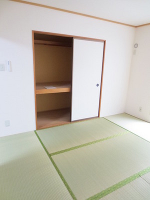 Living and room. Japanese-style room ・ Storage room ☆ 