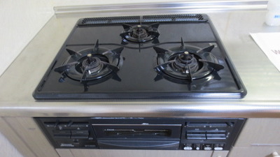 Kitchen. 3-neck gas stove ・ With grill ☆ 