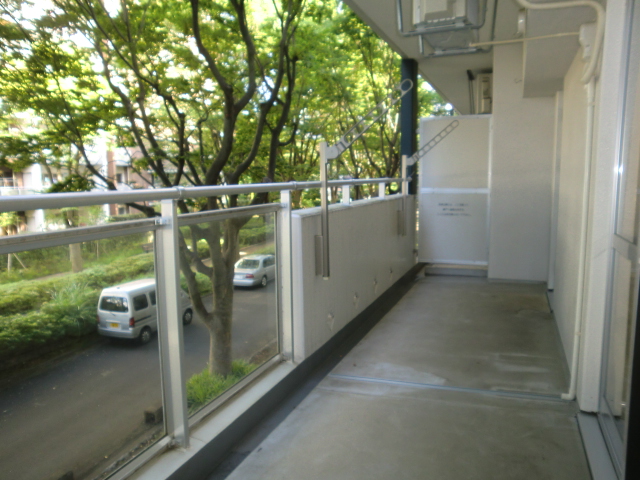 Balcony. Breadth of the balcony is also a charm of UR rental housing!