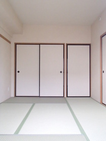 Living and room. Japanese-style room ・ There closet